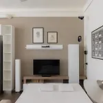 Elegante Bilocale In Zona Risorgimento Διαμέρισμα *
